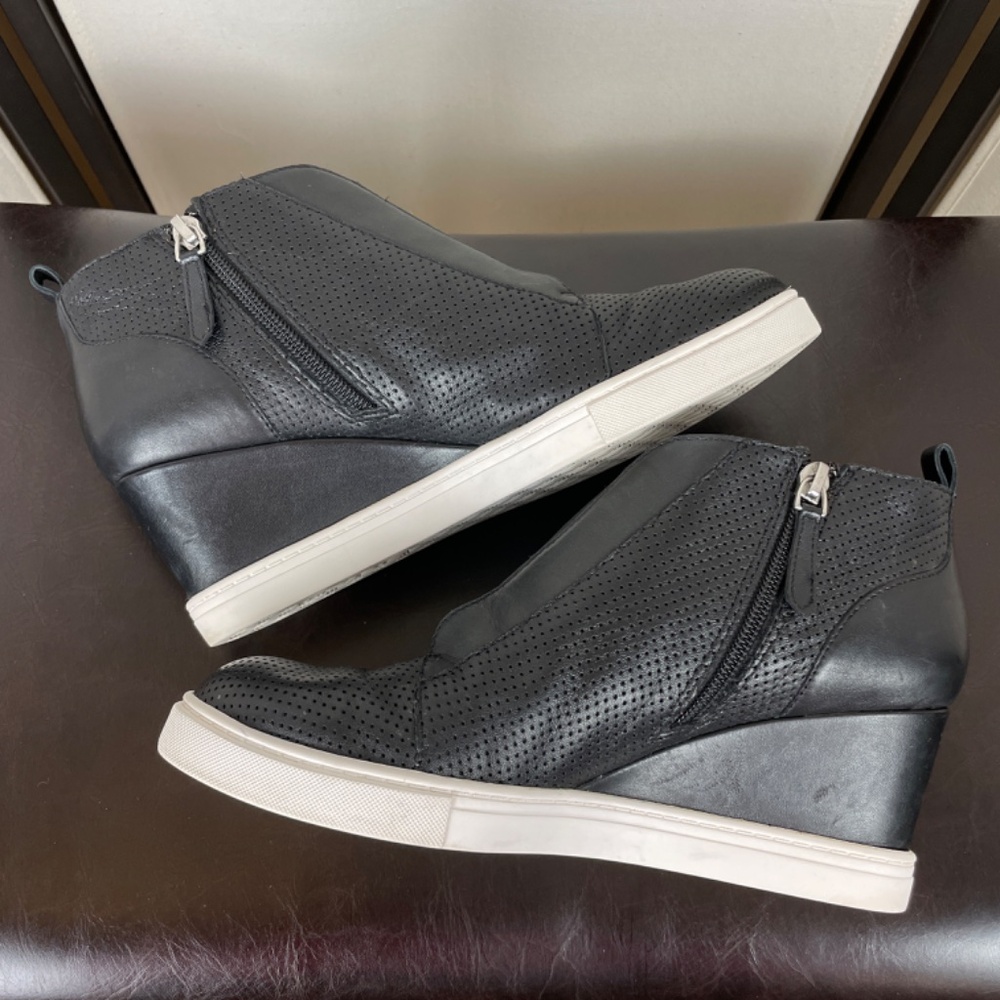 Linea Paola Black Leather Wedge Heel Felicia Booties Size 8M Chic Stylish